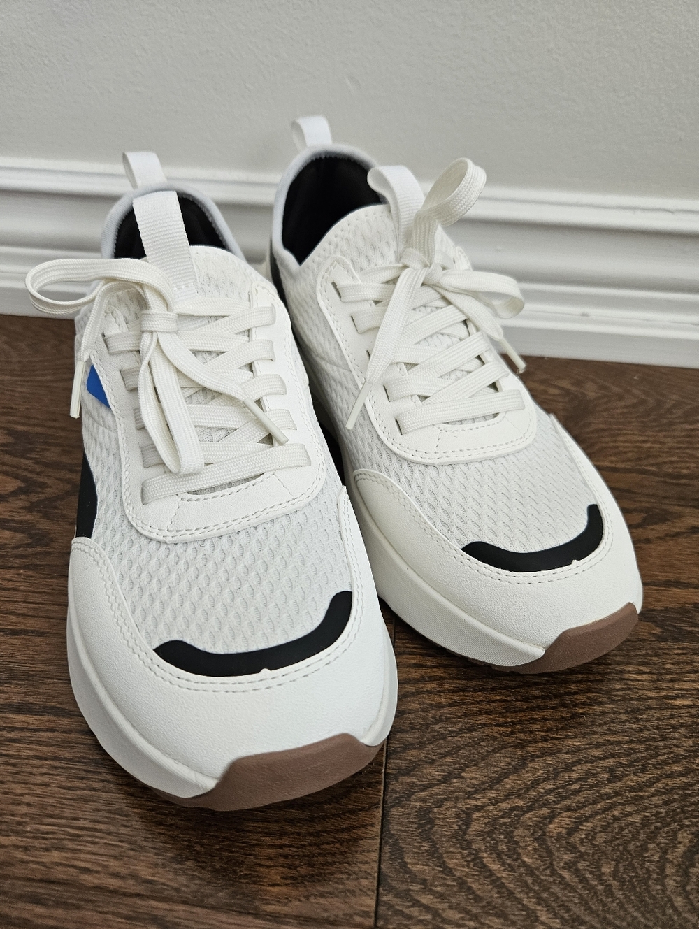 Vessi White & Black Low-Top Sneakers - Picture 4 of 11